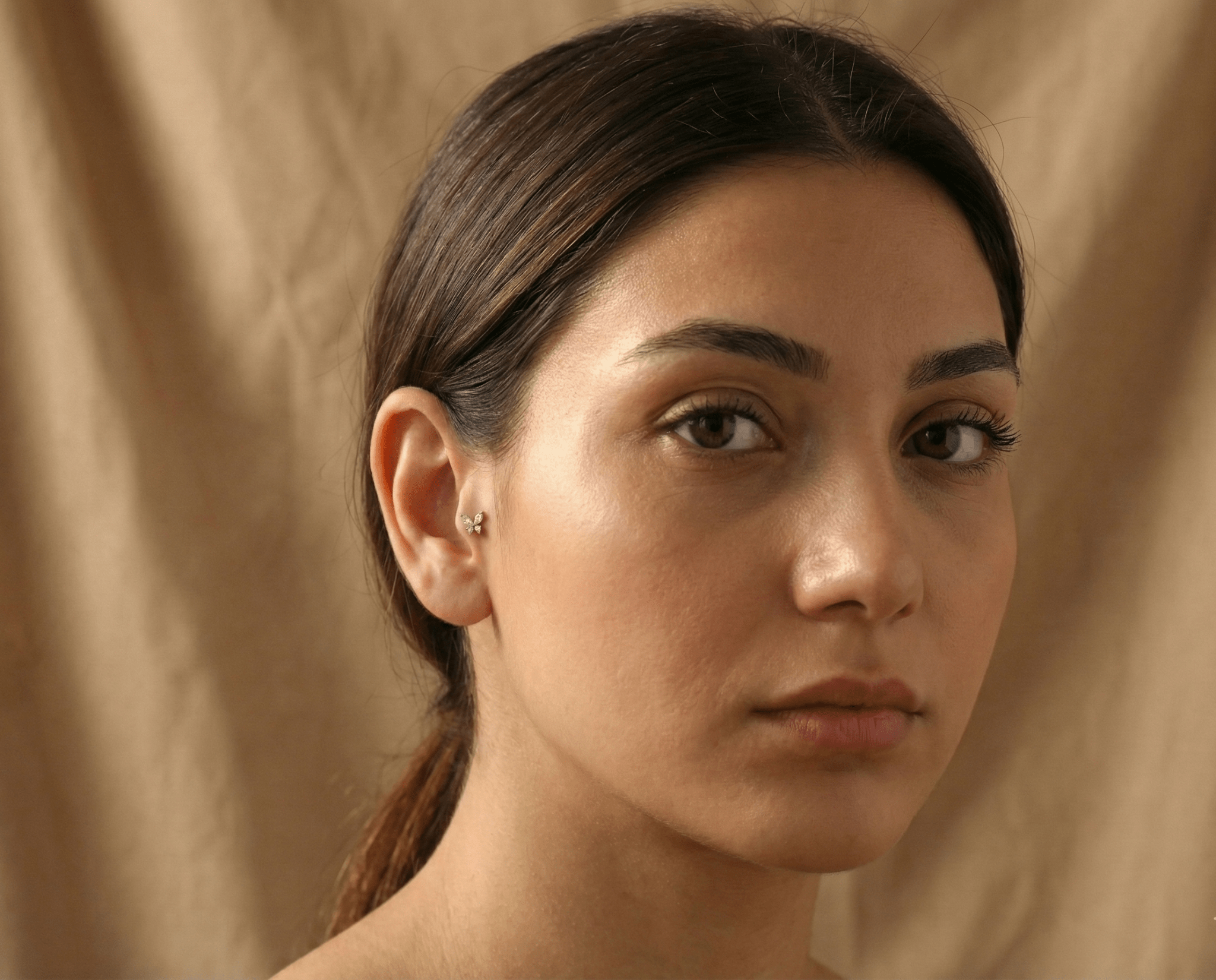 14K Tragus Örhänge Fjäril I Äkta Guld Med Zirkonia Minimalistiskt - Noxlookjewelry