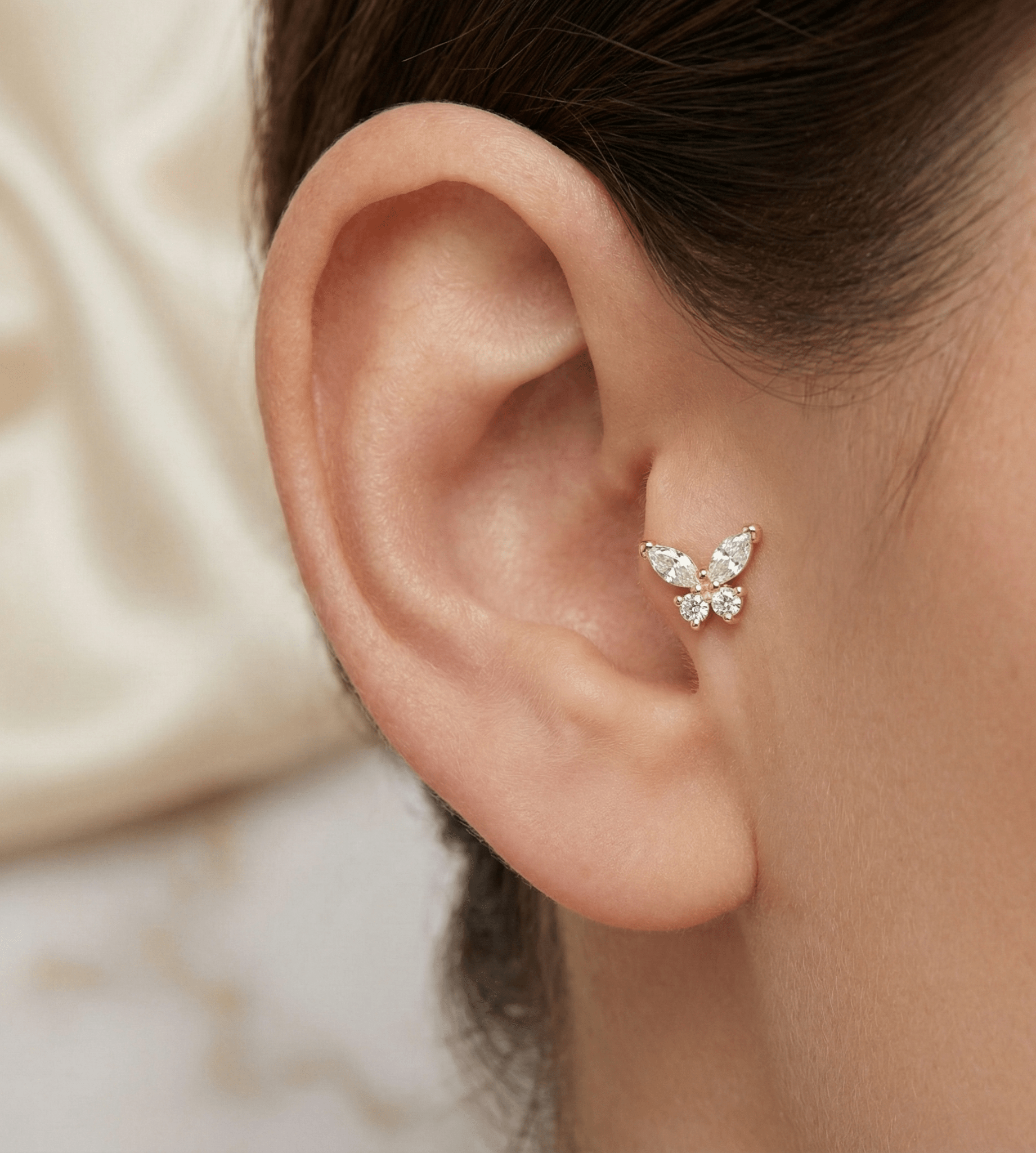 14K Tragus Örhänge Fjäril I Äkta Guld Med Zirkonia Minimalistiskt - Noxlookjewelry