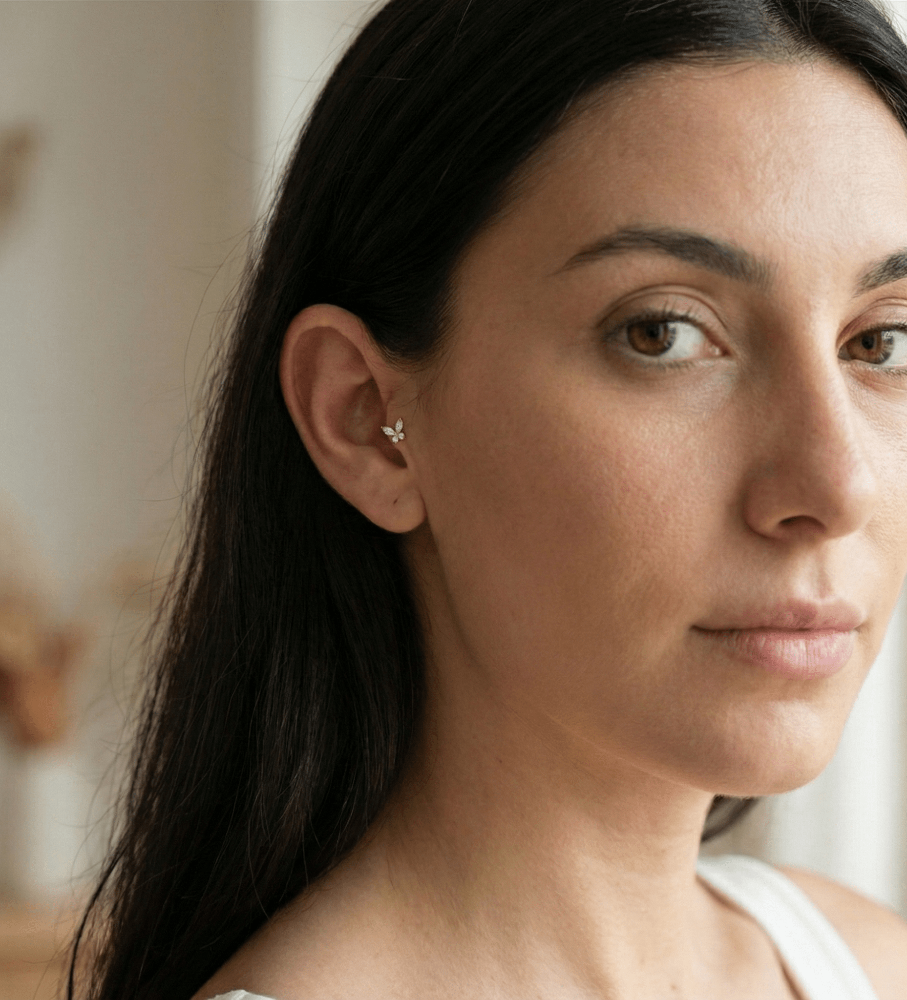 14K Tragus Örhänge Fjäril I Äkta Guld Med Zirkonia Minimalistiskt - Noxlookjewelry