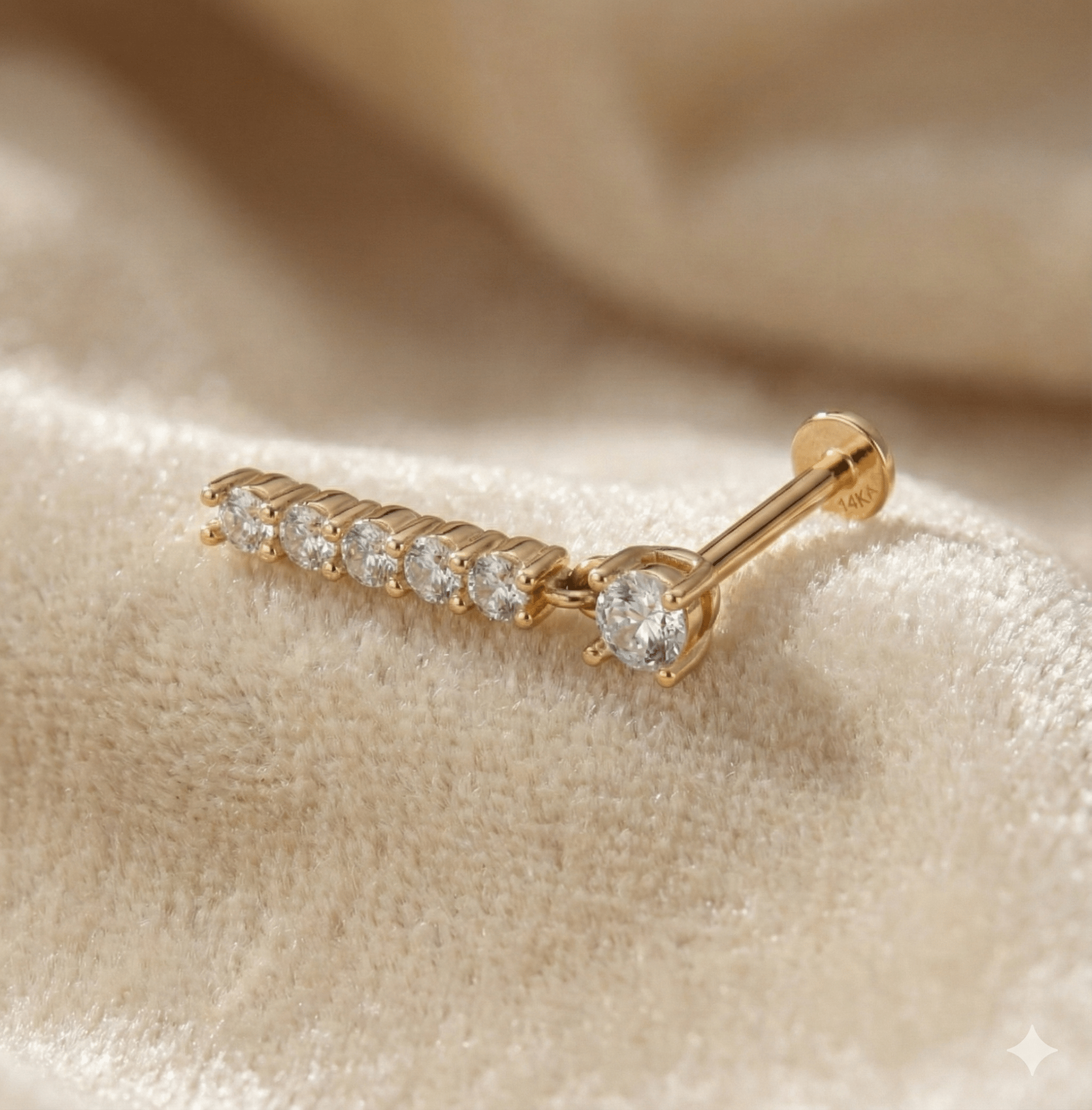 14K Tragus Örhänge I Äkta Guld Med Hängande Zirkonia Och Kedjedesign - Noxlookjewelry