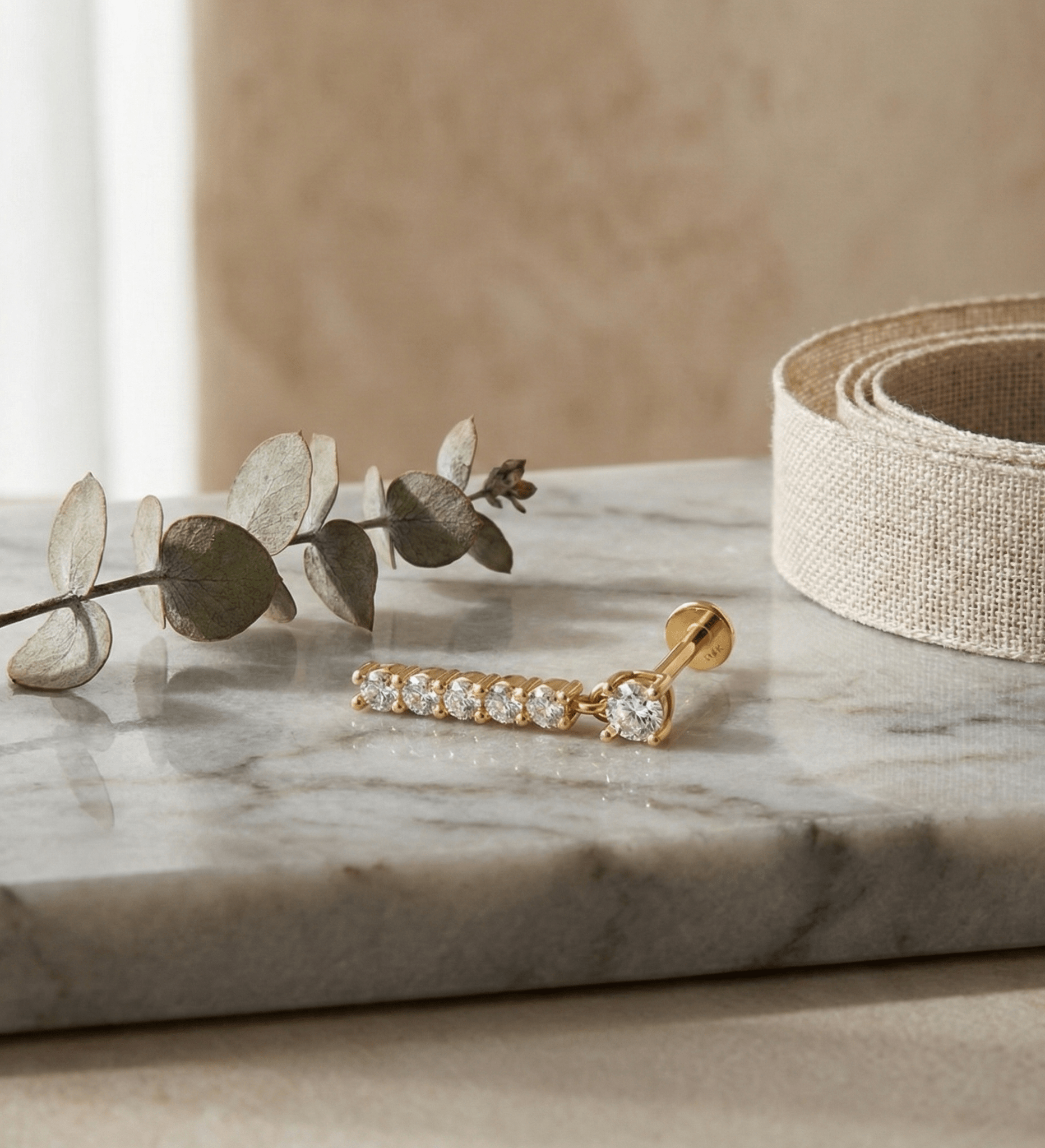 14K Tragus Örhänge I Äkta Guld Med Hängande Zirkonia Och Kedjedesign - Noxlookjewelry