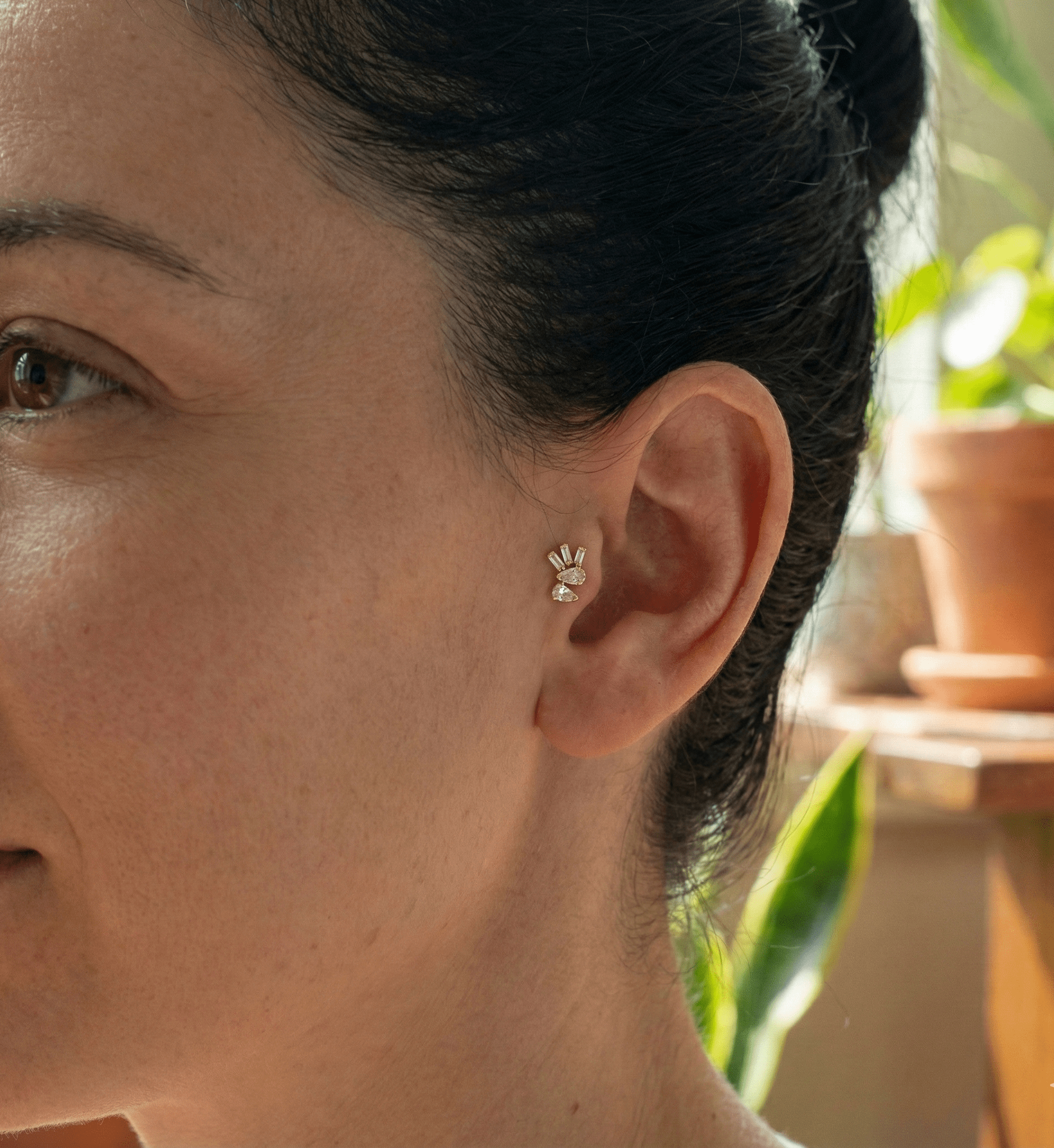 14K Tragus Örhänge Mixed Cut Cluster I Äkta Guld Elegant Cartilage Stud - Noxlookjewelry