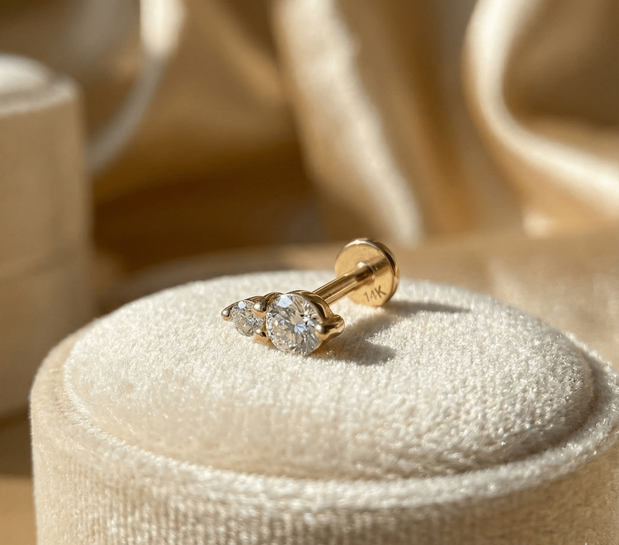 14K Tragusörhänge Dubbel Sten I Äkta Guld Minimal Broskörhänge - Noxlookjewelry