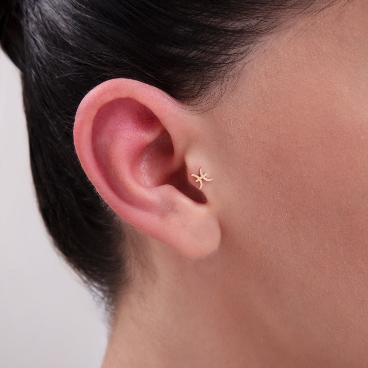 14K Tragusörhänge Fiskarna Stjärntecken I Äkta Guld Zodiak Smycke - Noxlookjewelry