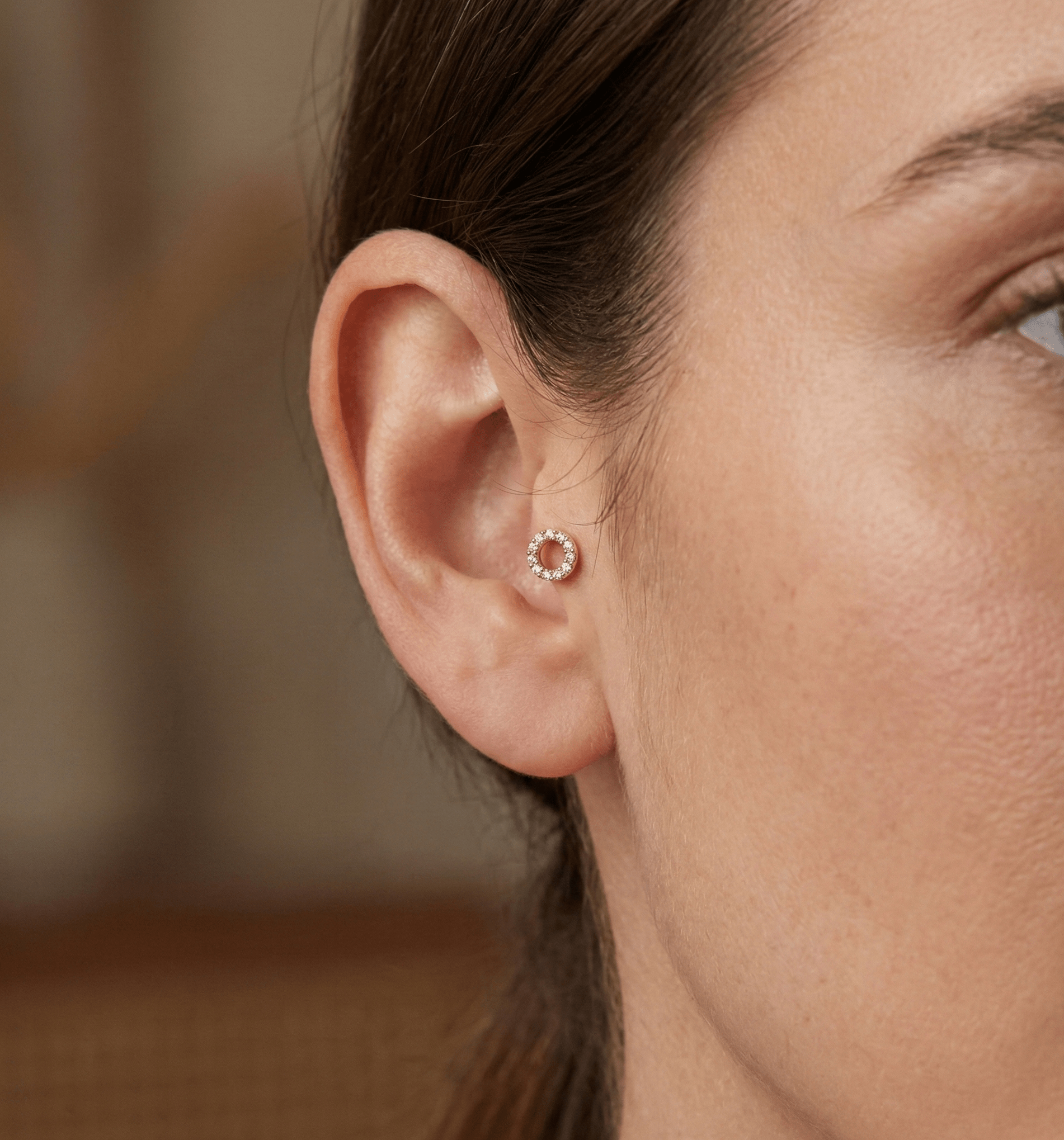 14K Tragusörhänge Halo Cirkel I Äkta Guld Elegant Broskörhänge - Noxlookjewelry