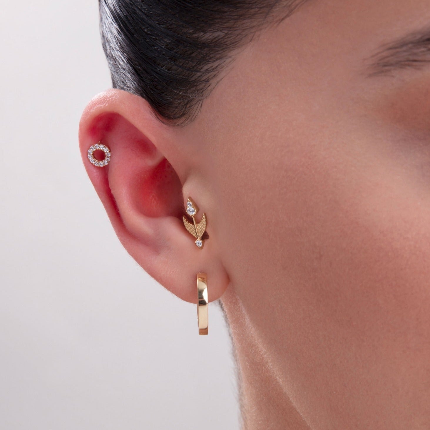 14K Tragusörhänge Halo Cirkel I Äkta Guld Elegant Broskörhänge - Noxlookjewelry