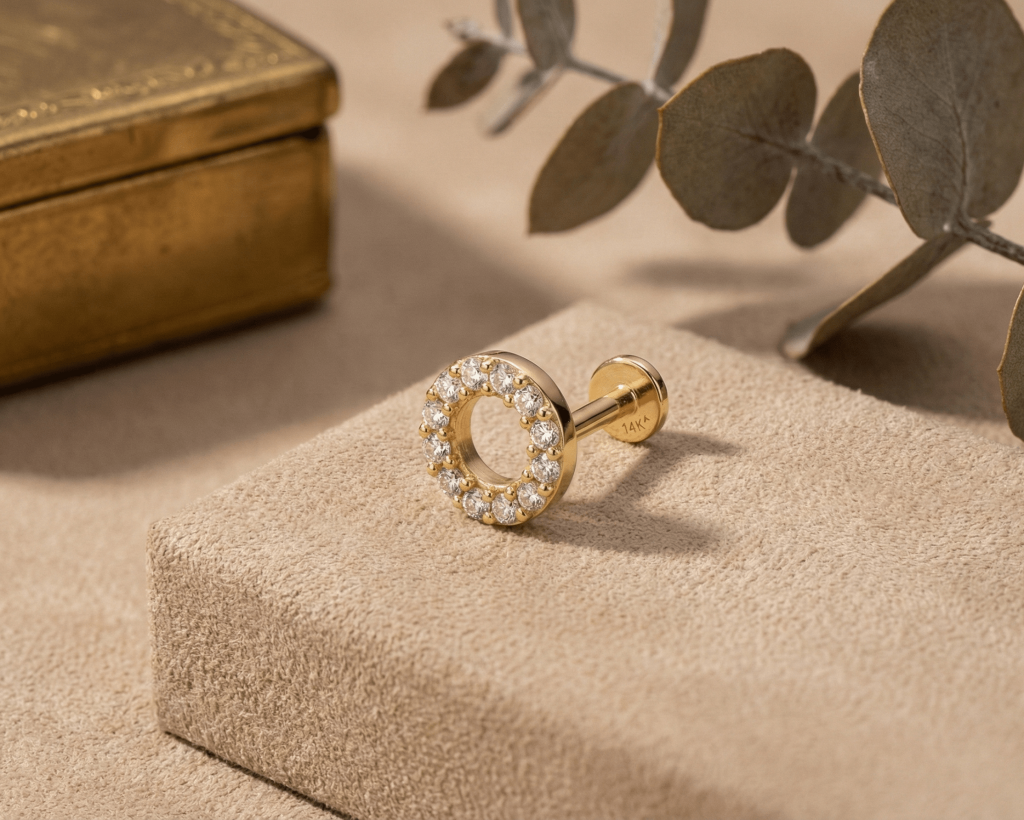 14K Tragusörhänge Halo Cirkel I Äkta Guld Elegant Broskörhänge - Noxlookjewelry