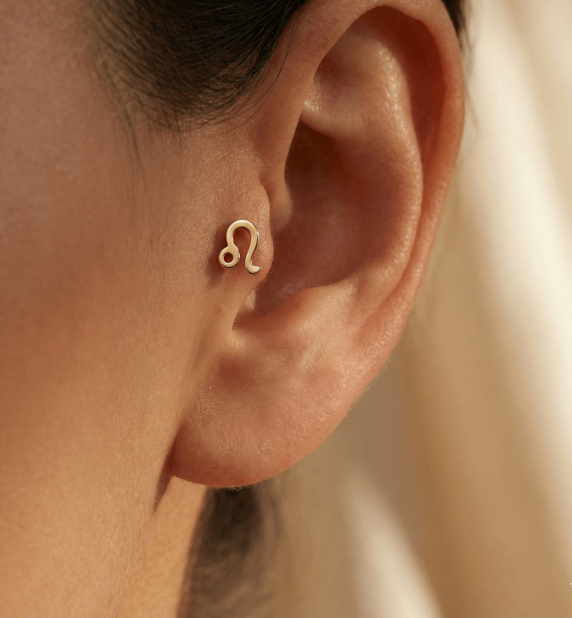 14K Tragusörhänge Lejon Stjärntecken I Äkta Guld Minimal Broskörhänge - Noxlookjewelry