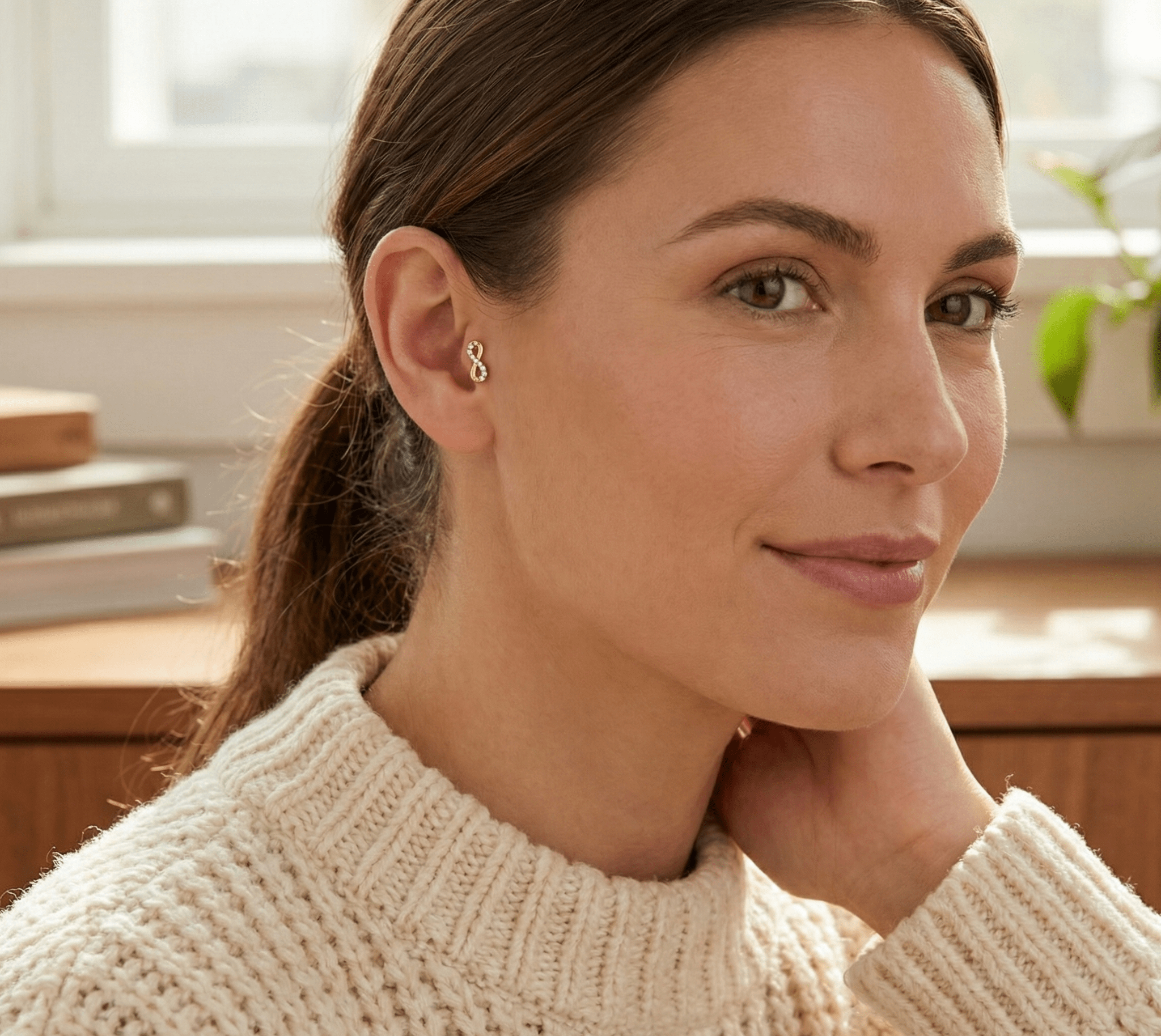 14K Tragusörhänge Oändlighetssymbol I Äkta Guld Elegant Broskörhänge - Noxlookjewelry