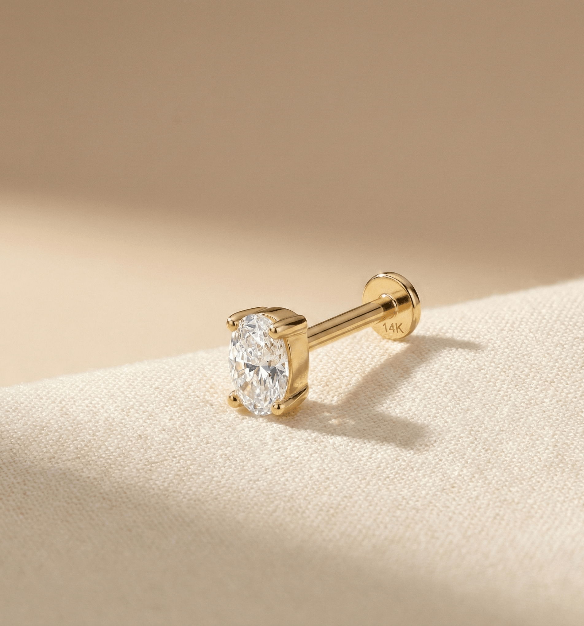 14K Tragusörhänge Oval Solitaire I Äkta Guld Minimal Broskörhänge - Noxlookjewelry