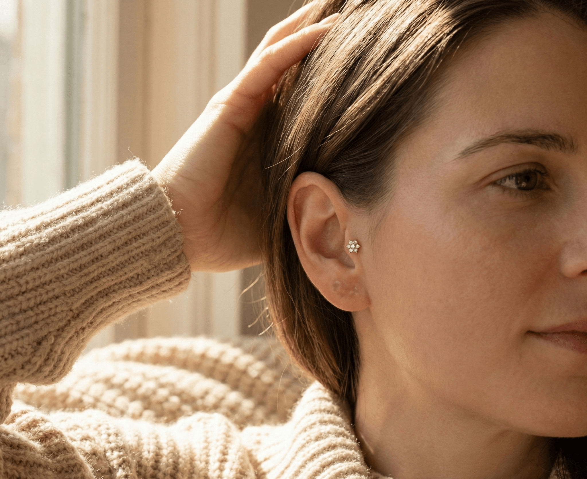 14K Tragusörhänge Snöflinga I Äkta Guld Elegant Broskörhänge - Noxlookjewelry