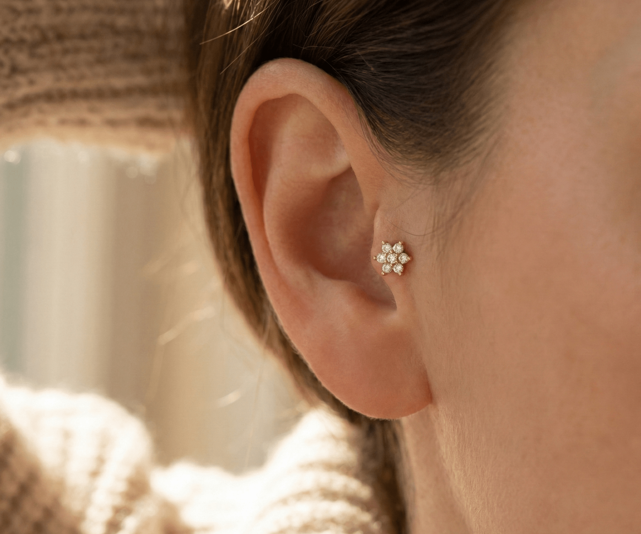 14K Tragusörhänge Snöflinga I Äkta Guld Elegant Broskörhänge - Noxlookjewelry