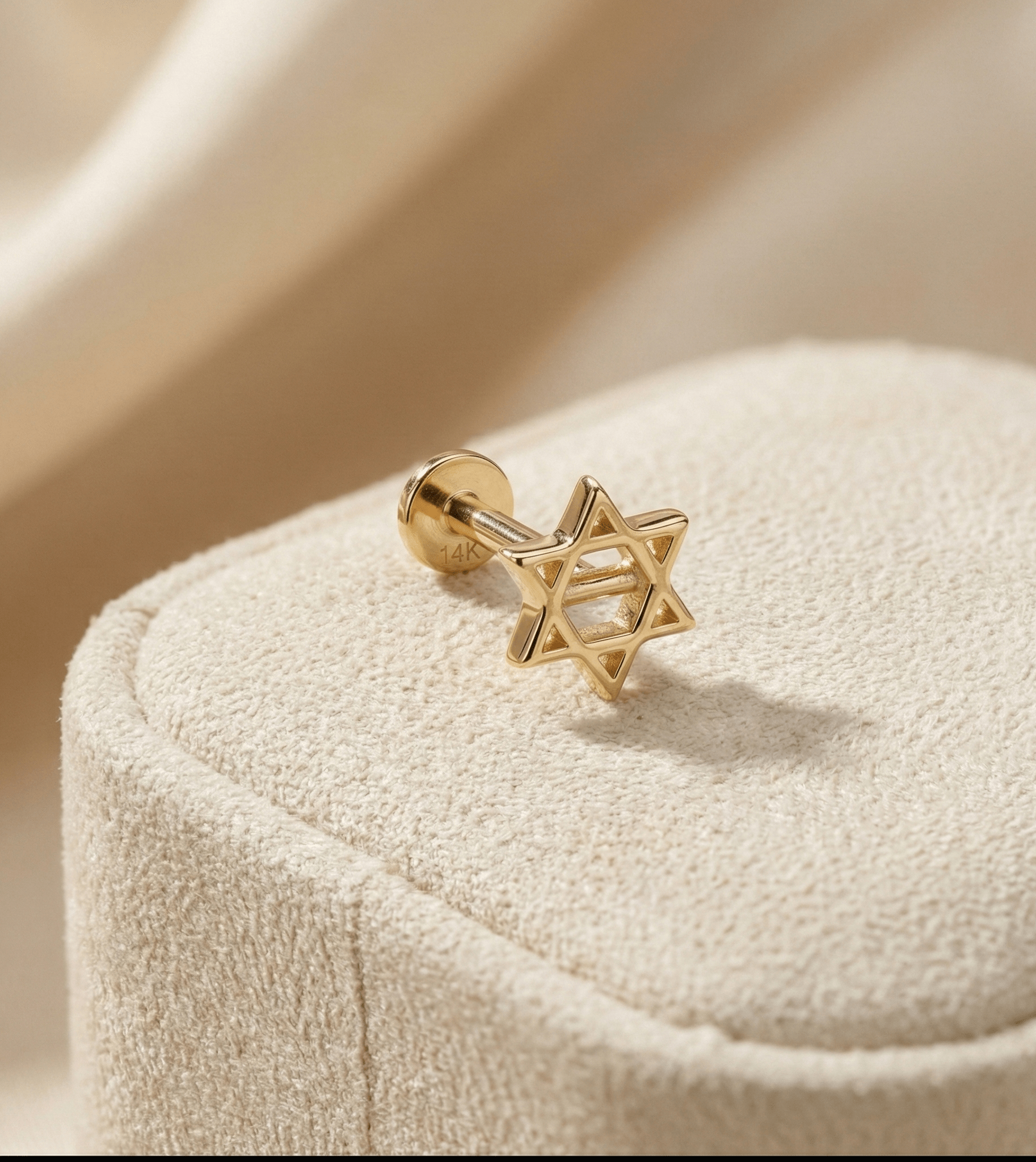 14K Tragusörhänge Stjärna i Äkta Guld – Minimal Broskörhänge - Noxlookjewelry