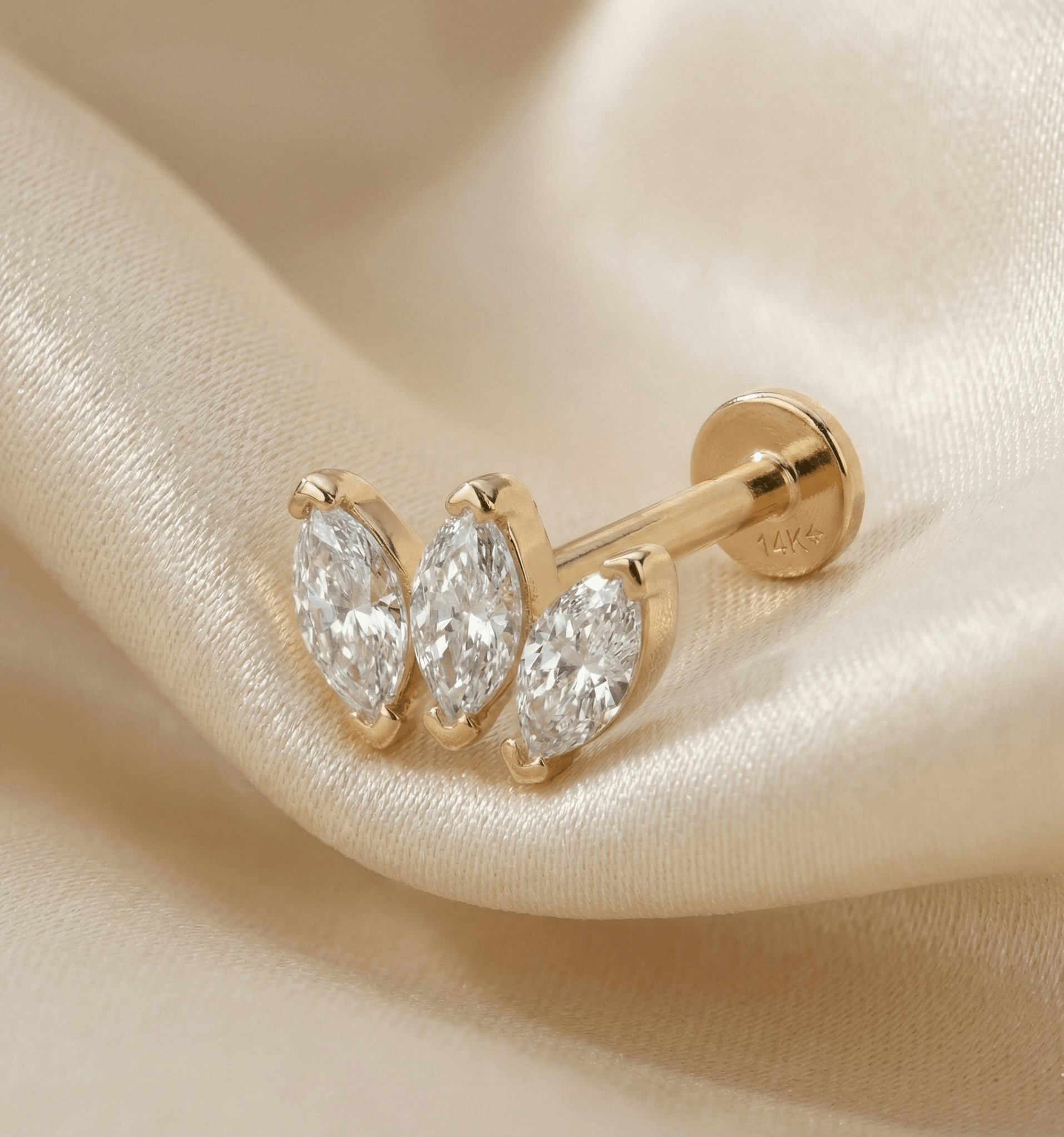 14K Tragusörhänge Tre Marquise I Äkta Guld Minimal Broskörhänge - Noxlookjewelry