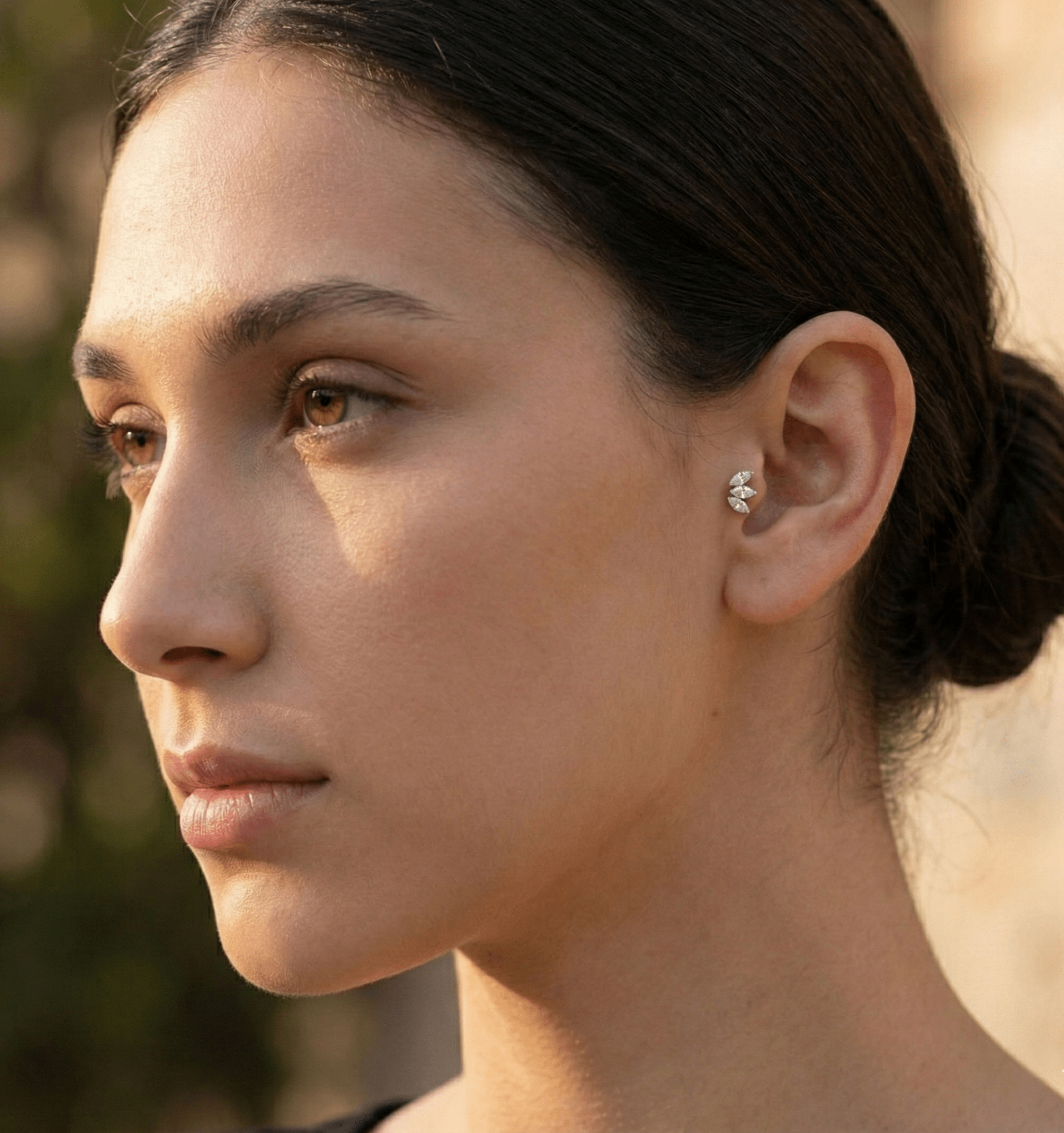 14K Tragusörhänge Tre Marquise I Äkta Guld Minimal Broskörhänge - Noxlookjewelry