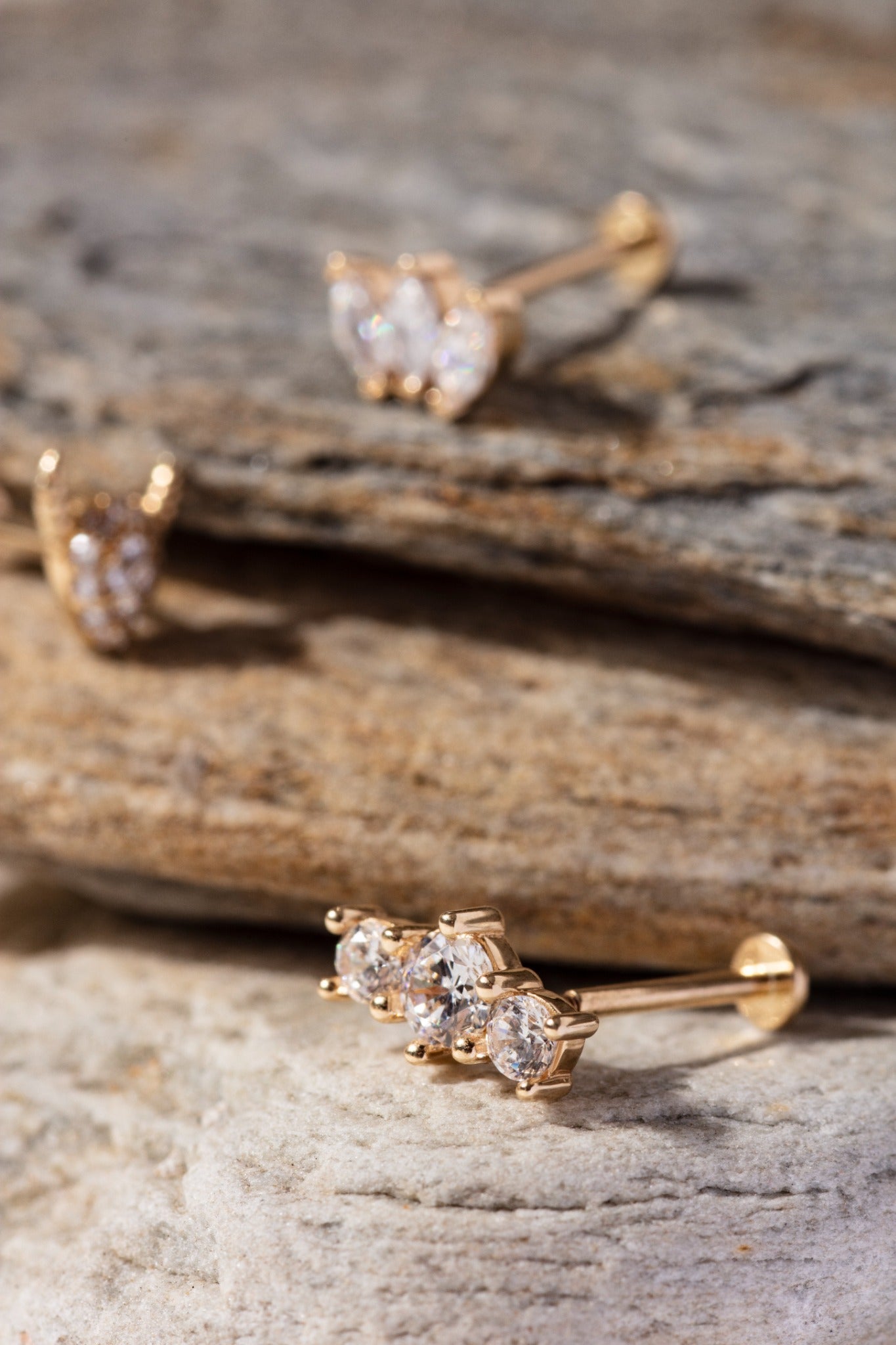 14K Tragusörhänge Tre Marquise I Äkta Guld Minimal Broskörhänge - Noxlookjewelry