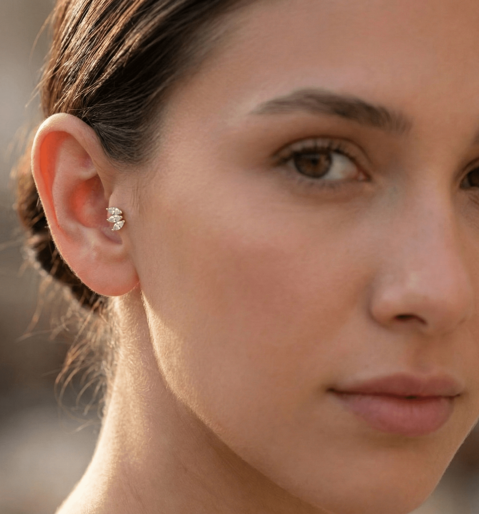 14K Tragusörhänge Tre Marquise I Äkta Guld Minimal Broskörhänge - Noxlookjewelry