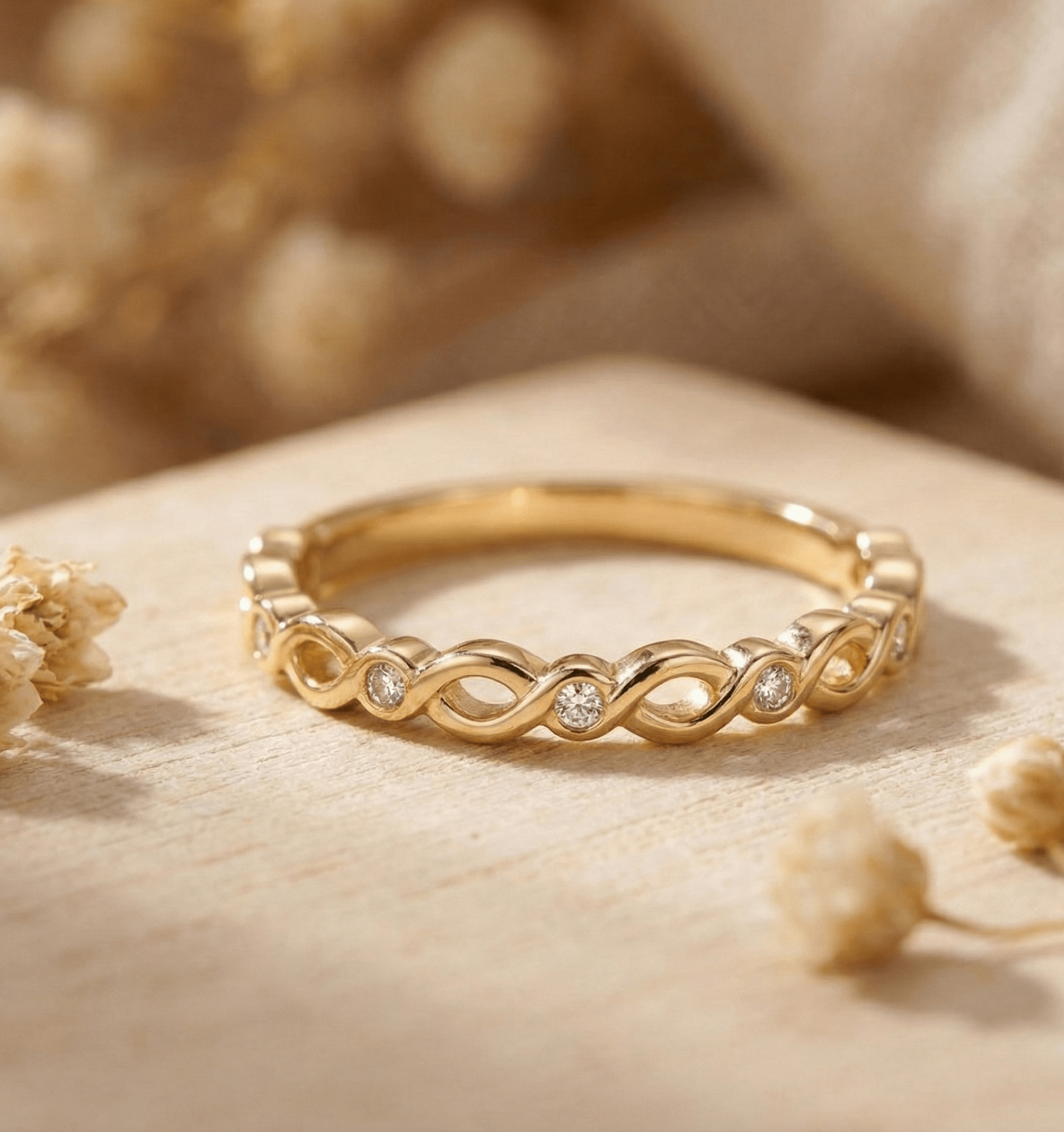 Äkta 14K Guldring för Dam med Oändlighetssymbol och Små Stenar - Noxlookjewelry