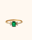 Äkta 14K Guldring med Grön Sten och Små Stenar för Dam - Noxlookjewelry