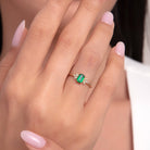 Äkta 14K Guldring med Grön Sten och Små Stenar för Dam - Noxlookjewelry